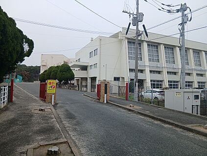 志免町立志免中学校 約1000m(徒歩13分)