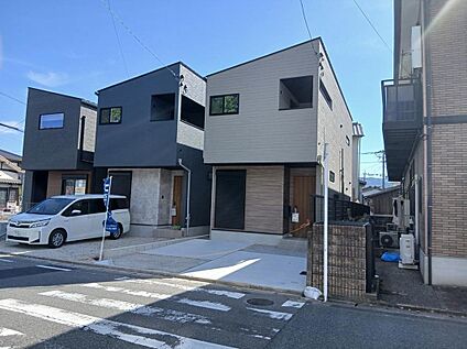 【前面道路含む現地写真】