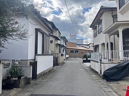 【前面道路含む現地写真】