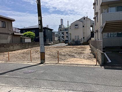 【前面道路を含む現地/北東側】