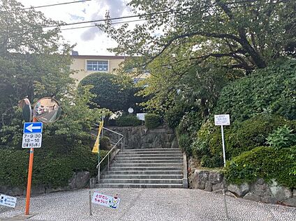 福岡市立長尾小学校 約507m(徒歩7分)