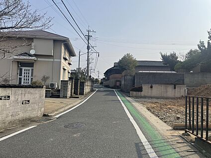【前面道路を含む現地写真】