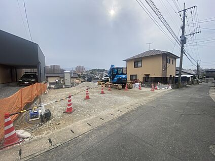 【前面道路含む現地写真】