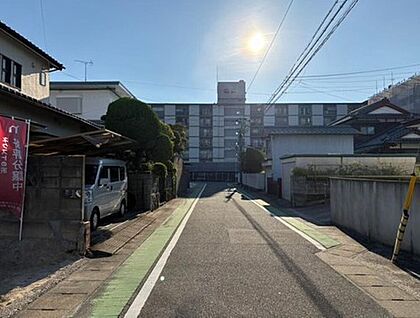 【前面道路含む現地写真】