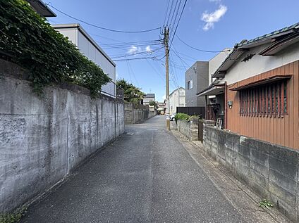 【前面道路を含む現地写真】