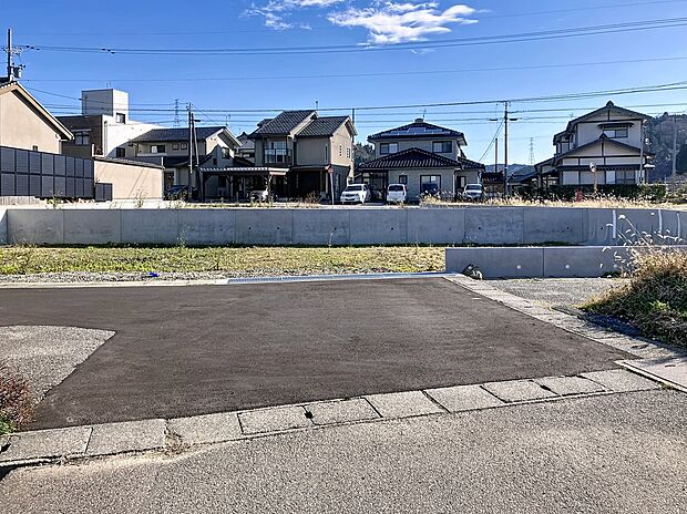 【前面道路を含む現地写真】前面道路を含む現地写真