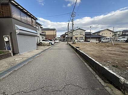 前面道路を含む現地写真