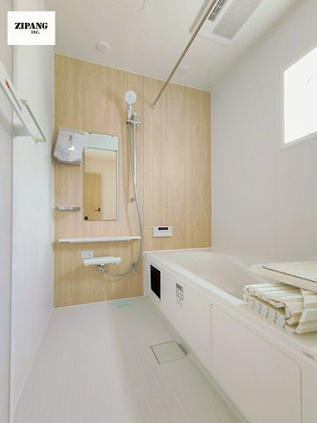 【風呂】【浴室】1坪タイプのお風呂。浴室暖房換気乾燥機付きで、雨の日の洗濯や冬の入浴を快適に過ごせます。