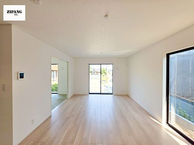 【居間・リビング】【リビング】キッチンと一体になったリビングはひろびろとしたくつろぎ空間を実現しています。