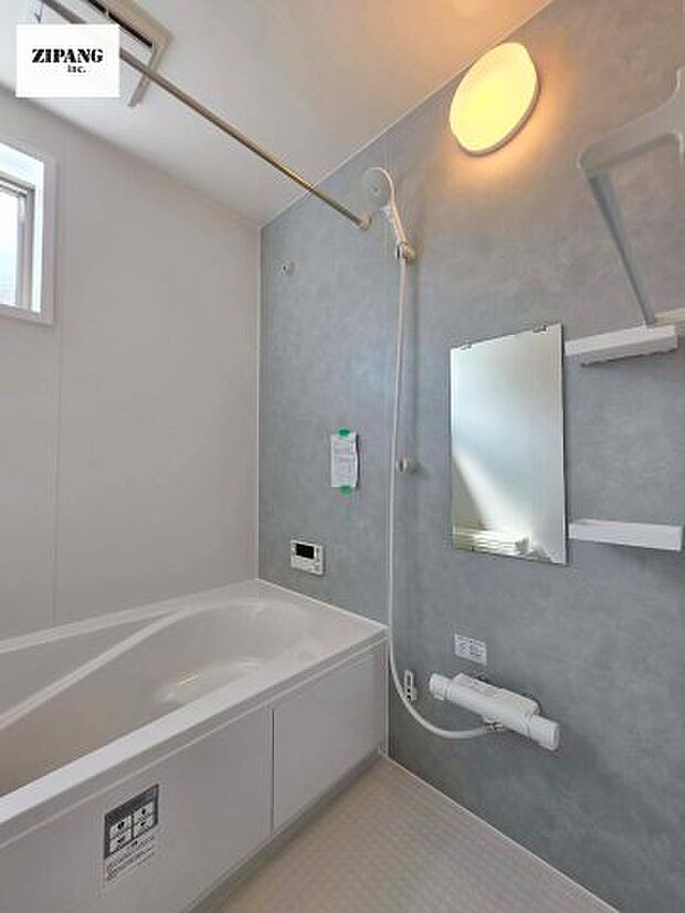 【風呂】【浴室】1坪タイプのお風呂。浴室暖房換気乾燥機付きで、雨の日の洗濯や冬の入浴を快適に過ごせます。