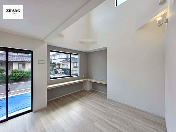 【居間・リビング】【カフェカウンター】リビングの一角に設置されたカウンターは、お子様の勉強や家事ワークスペースに好評です。