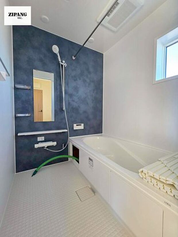 【風呂】【浴室】1坪タイプのお風呂。浴室暖房換気乾燥機付きで、雨の日の洗濯や冬の入浴を快適に過ごせます。