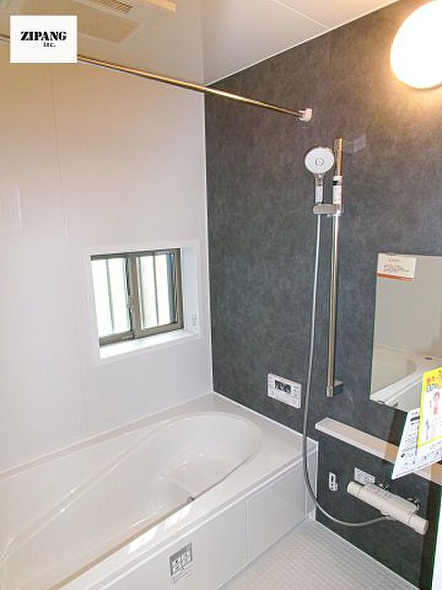 【風呂】【浴室】1坪タイプのお風呂。浴室暖房換気乾燥機付きで、雨の日の洗濯や冬の入浴を快適に過ごせます。