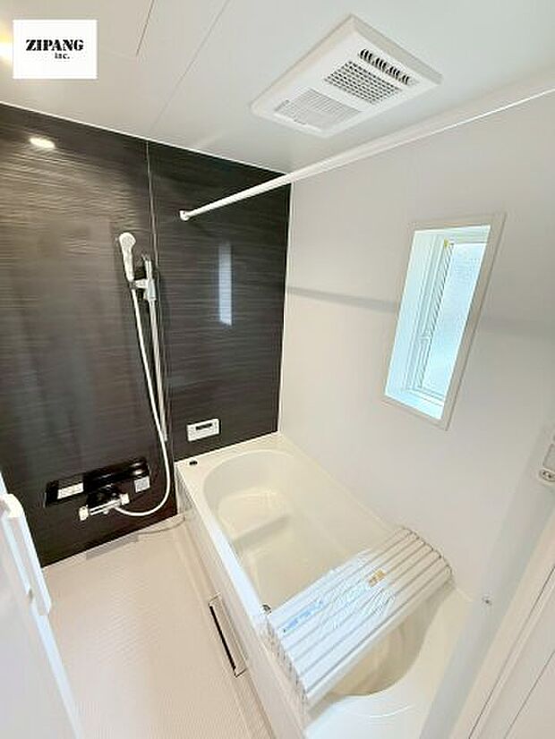 【風呂】【浴室】1坪タイプのお風呂。浴室暖房換気乾燥機付きで、雨の日の洗濯や冬の入浴を快適に過ごせます。