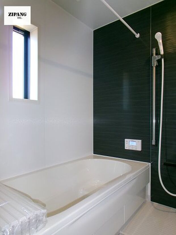 【風呂】【浴室】1坪タイプのお風呂。浴室暖房換気乾燥機付きで、雨の日の洗濯や冬の入浴を快適に過ごせます。