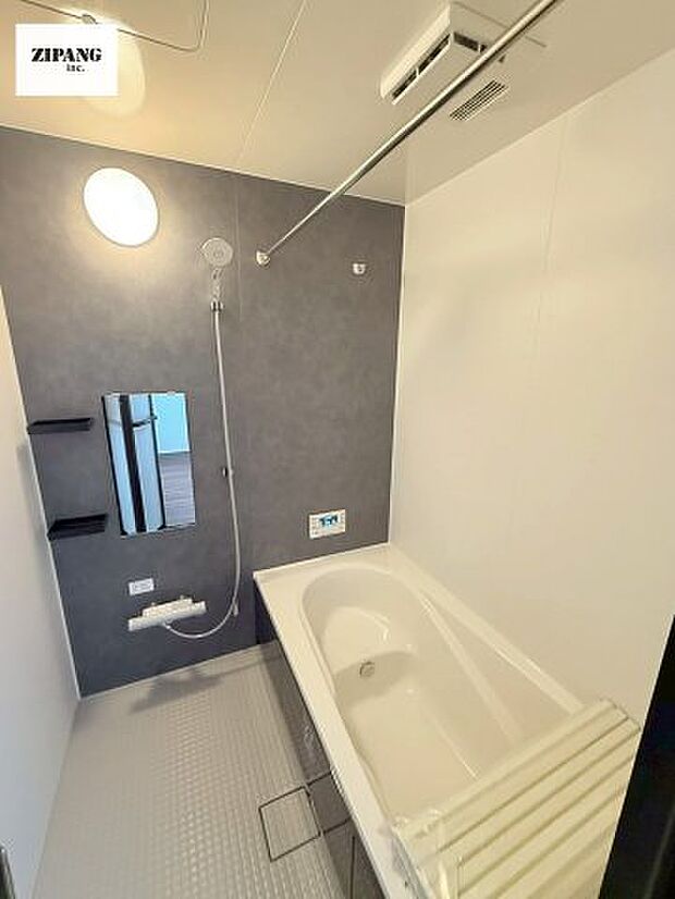 【風呂】【浴室】1坪タイプのお風呂。浴室暖房換気乾燥機付きで、雨の日の洗濯や冬の入浴を快適に過ごせます。