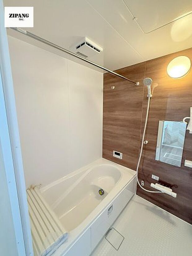 【風呂】【浴室】1坪タイプのお風呂。浴室暖房換気乾燥機付きで、雨の日の洗濯や冬の入浴を快適に過ごせます。