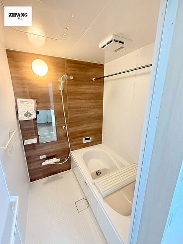 【風呂】【浴室】1坪タイプのお風呂。浴室暖房換気乾燥機付きで、雨の日の洗濯や冬の入浴を快適に過ごせます。