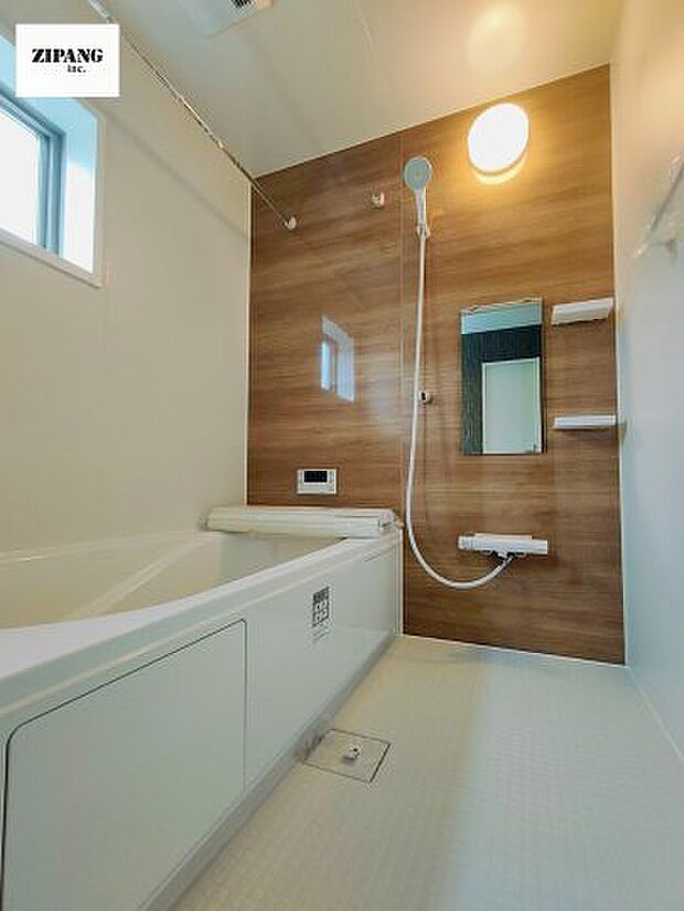 【風呂】【浴室】1坪タイプのお風呂。浴室暖房換気乾燥機付きで、雨の日の洗濯や冬の入浴を快適に過ごせます。