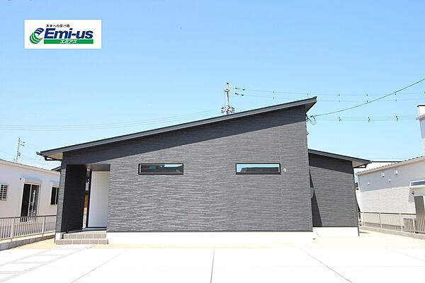 充実の部屋数4LDK×家事ラク動線。ゲストも快く迎えられる駐車4台のゆとり。
