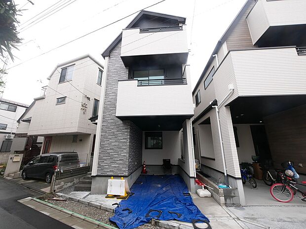 同仕様外観写真になります。ワンランク上の日常が叶う様、建物グレードや設備仕様もグレードUPしております。シンプルでスタイリッシュなデザインは高級感を演出します。限定1棟です。是非ご覧くださいませ。