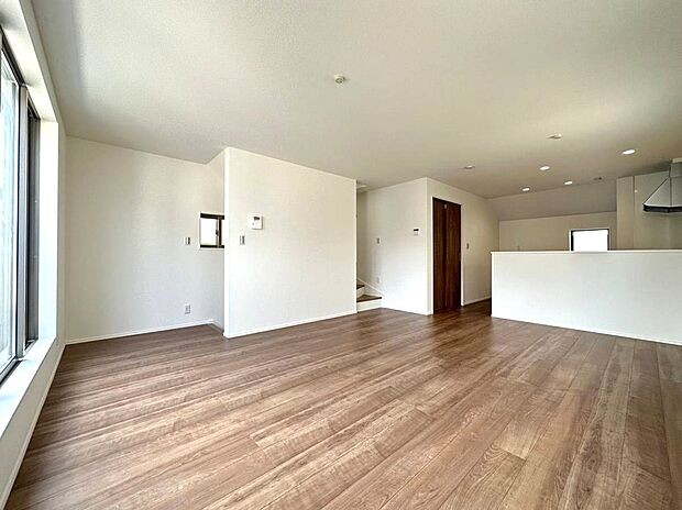 一番過ごすLDKは20帖を確保しております。皆様が自然と集い触れ合える場所となっております。2階LDKだからこそ叶うプライベートもしっかり守られた設計となっております。