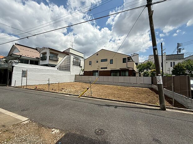 静かで落ち着いた雰囲気の住宅街になります。住宅街の雰囲気とマッチしつつ存在感のある邸宅にがこちらに建つことになります。