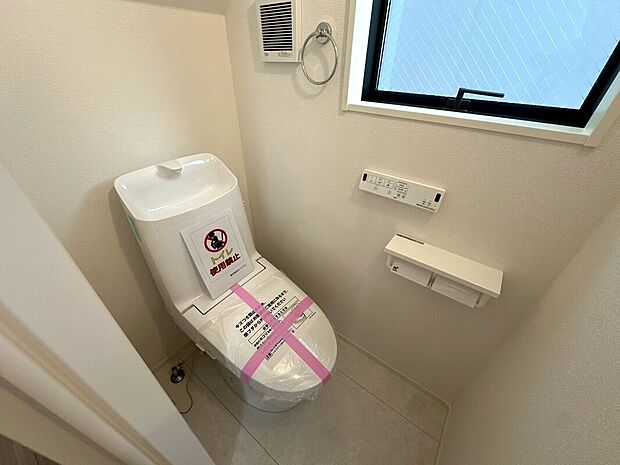 【◆トイレ】同仕様施工例写真になります。同仕様の完成現場をご覧いただく事が出来ます。また、ショールームにてプレゼンテーションもさせていただきます。お客様によりご安心いただける様、サポートさせていただきます。