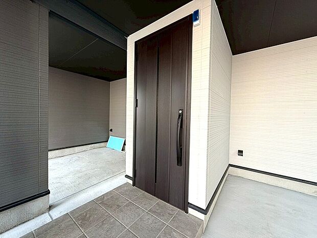 【◆玄関】お家の第一の顔とも言える「玄関」。清潔感のあるシンプルな空間で大切なお客様をお迎えします。