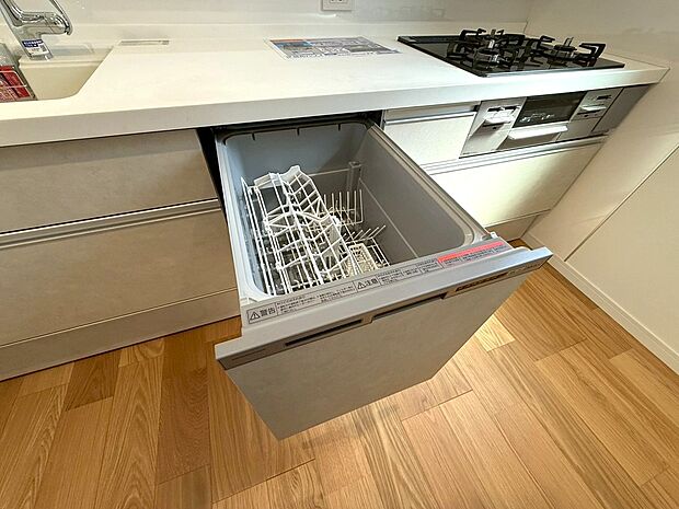 【◆食洗機】節水&ECO機能を搭載した食洗機です。パワフルな洗浄力が頑固な汚れもしっかり洗い落します。