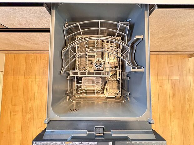 【◆食器洗浄乾燥機】同仕様施工例写真です。高温洗浄で油汚れをスッキリ落とし、乾燥機能付きで、衛生的に食器を保管できます。後片付けの手間を減らし、家事の時間を短縮できます。