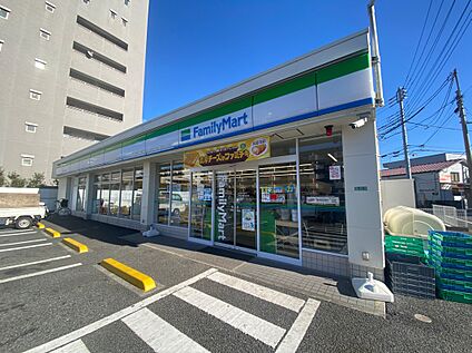 ファミリーマート練馬平和台店 約600ｍ(徒歩8分)