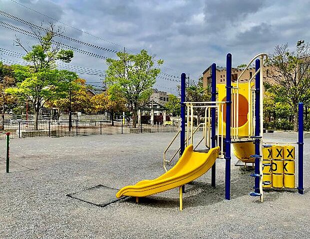 久本鴨居町公園(約200m)