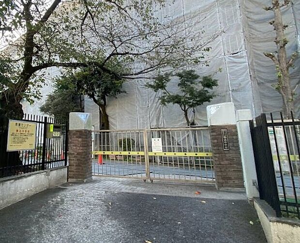 豊島区立駒込中学校(約220m)