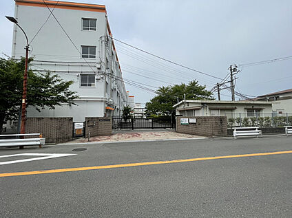 第六中学校 900ｍ(徒歩約12分)