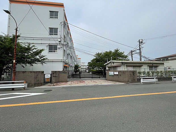 第六中学校（約900m）