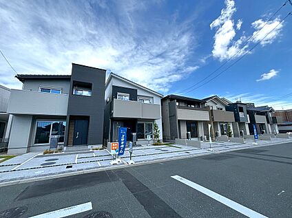 【前面道路含む現地写真】