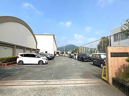 鷹丘小学校 約880m(徒歩約11分)