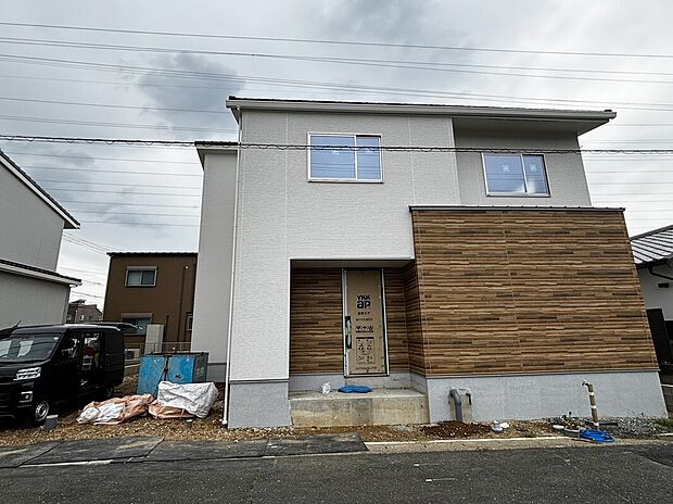 【【現地土地写真】】周辺は住宅街です。ゆとりある土地面積ですので、伸びやかな暮らしが叶いそうです。お気軽にお問い合わせ下さい。
