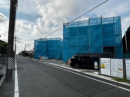【前面道路含む現地写真】