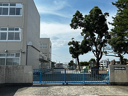 幸小学校 約1520m(徒歩約19分)