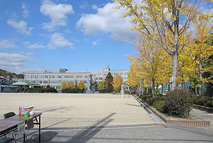 阿武野小学校 約1326ｍ(徒歩約17分)