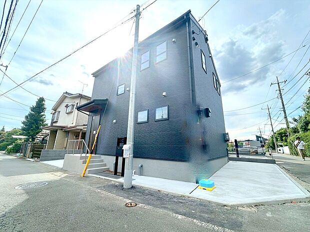 【現地外観写真】風通しや採光にも気を配った設計のお家は、快適な住環境をお約束します。