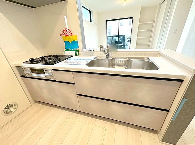 【キッチン】ご家族が毎日使うキッチンだからこそ、換気扇やコンロ回りなどのデザイン・掃除のしやすさも気にしたいですね!