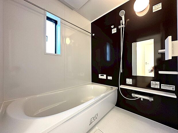 【【1坪タイプバスルーム】　】窓のある浴室で快適に入浴！換気も気軽に！