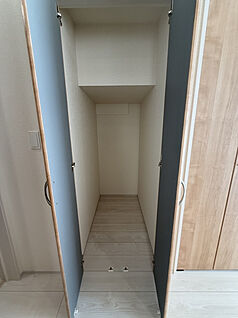 (1)キッチン横収納