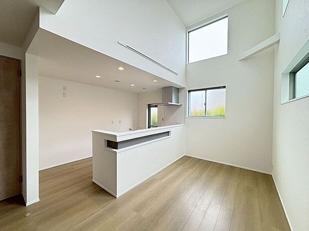 （2号棟）☆吹抜け☆ダイニング上部は吹抜け仕様♪明るさと開放感を演出します♪