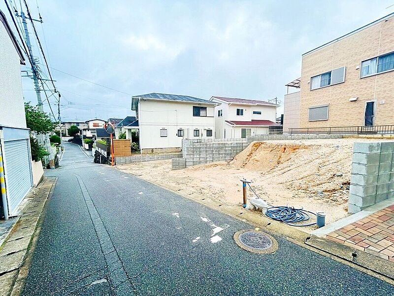 前面道路含む外観