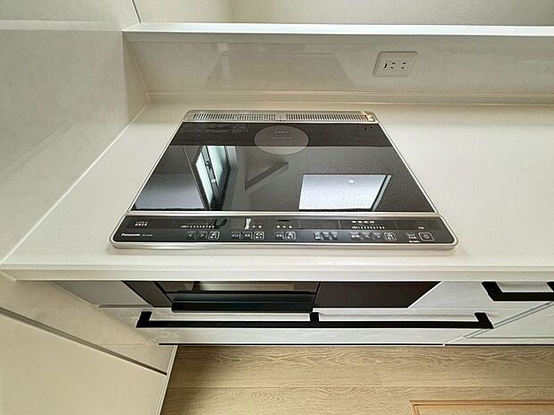 【その他設備】吹きこぼれのお掃除もお手入れも簡単♪綺麗なキッチンを保てるIHクッキングヒーターです♪