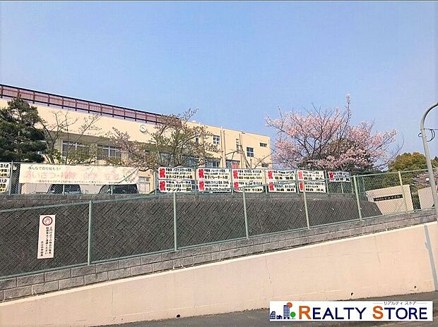 福岡市立片江中学校（約1,100m）